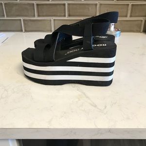 Rocket dog platform wedges